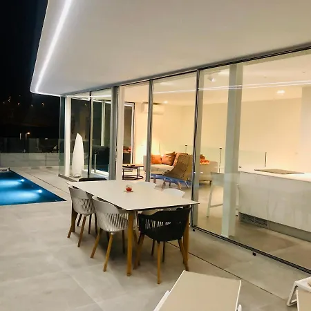 Rocavista - With Heated Rooftop Pool And Amazing Ocean View * 아데제